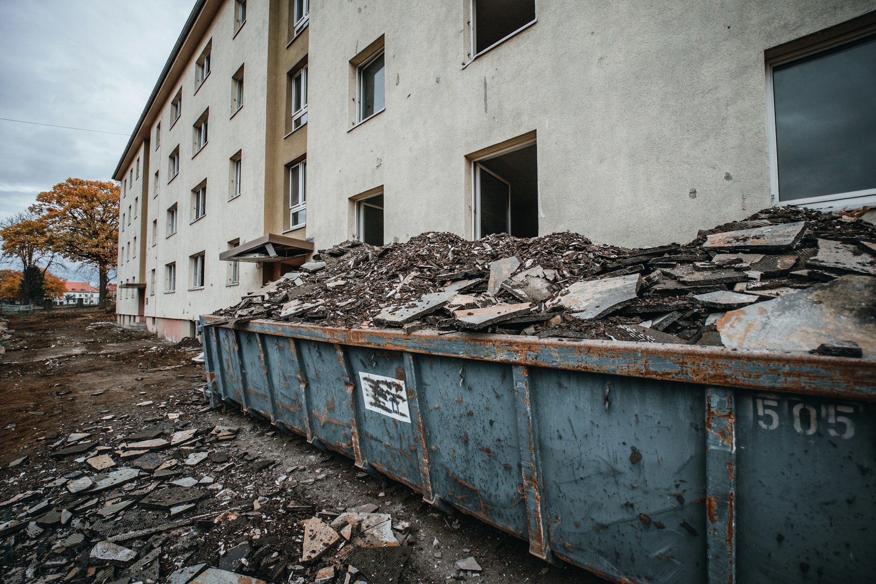 Abrollcontainer von Ibach Bau